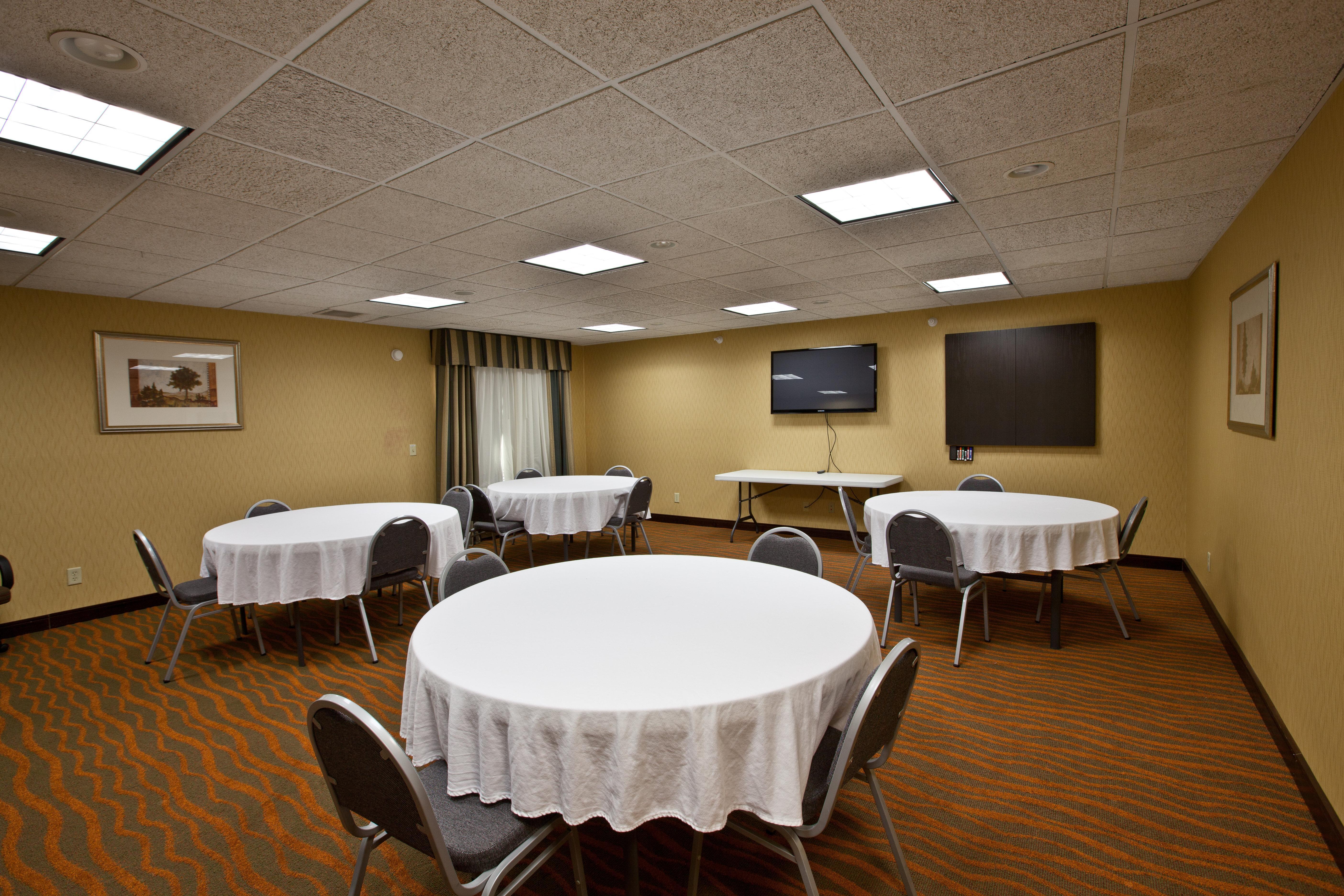 Holiday Inn Express Plymouth By Ihg Exterior photo