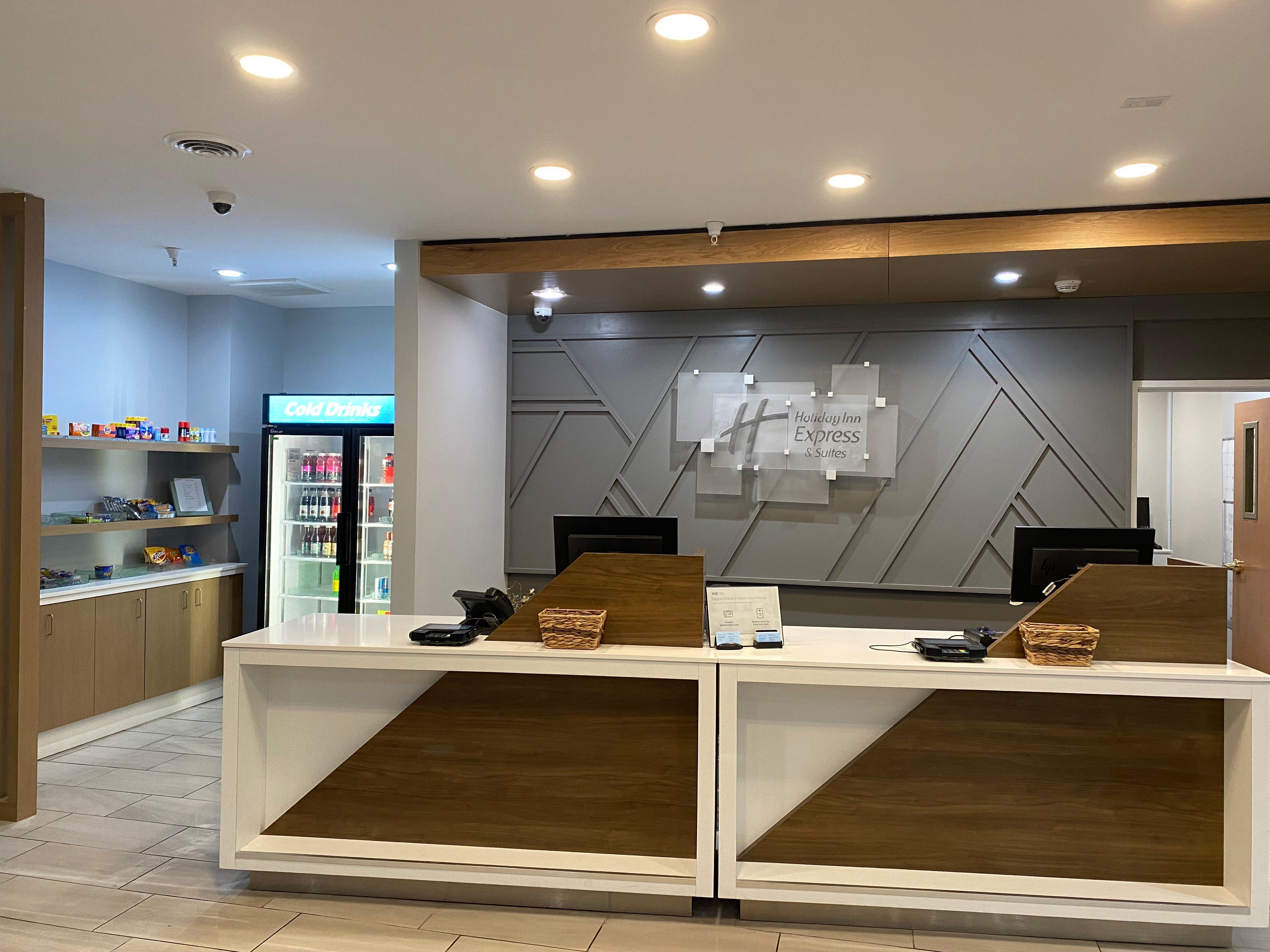 Holiday Inn Express Plymouth By Ihg Exterior photo