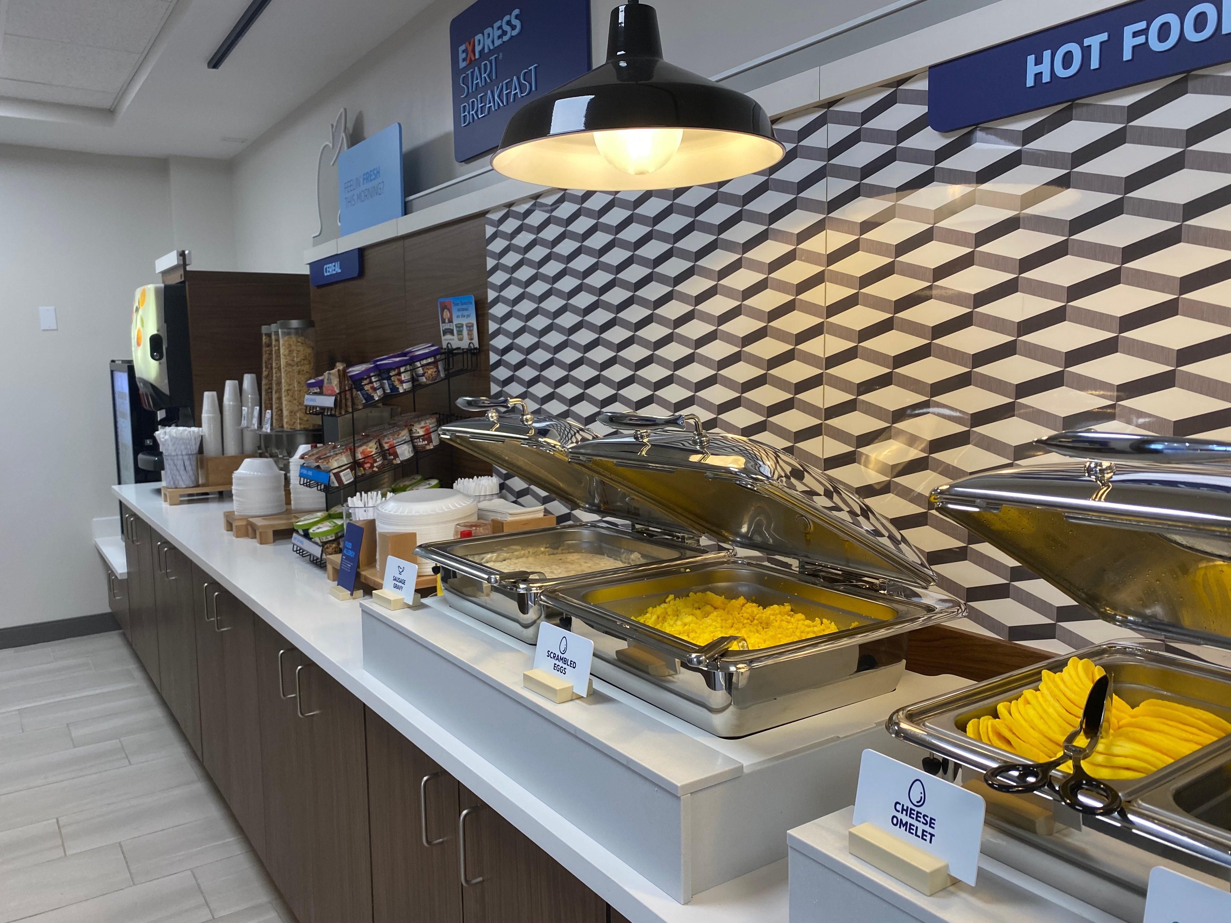Holiday Inn Express Plymouth By Ihg Exterior photo